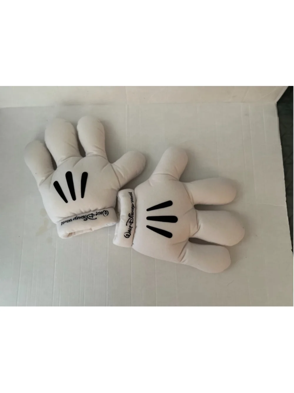 KSL. Disney Mickey Mouse Gloves